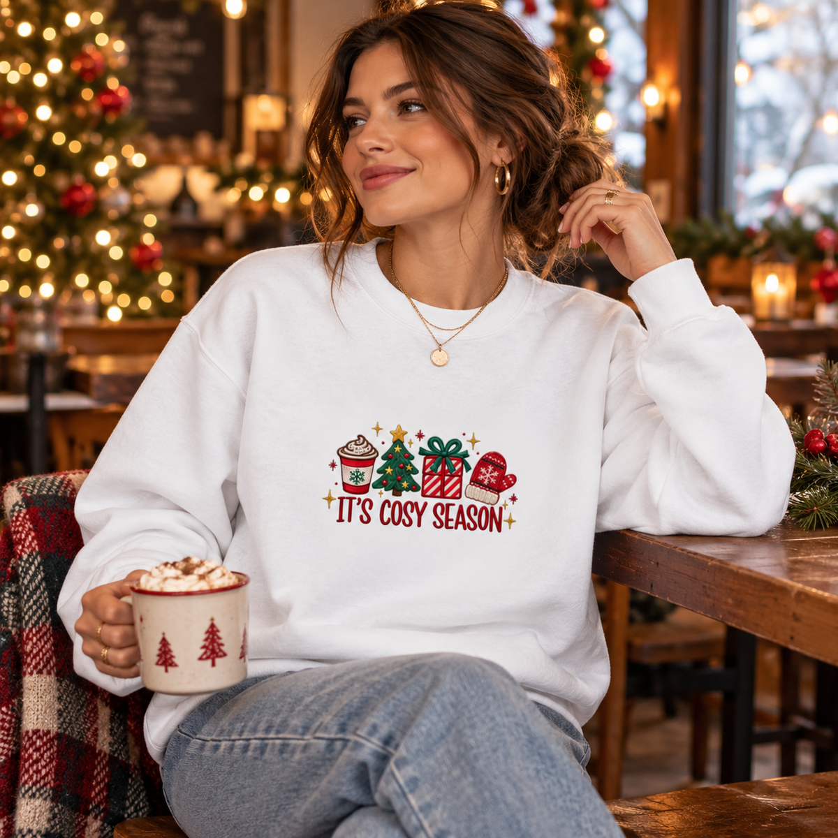 AWDis Sweatshirt Its-Cosy-Season 300ppi in Arctic White – festive lifestyle photo